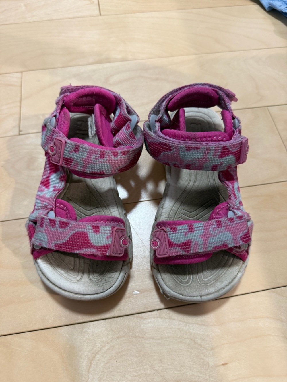 Fila Kids Pink Camo Hook-and-Loop Sandals
